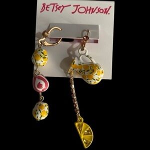 BETSEY JOHNSON RARE Lemon Iced Tea Pitcher & Cups Mismatched Earrings NEW NWT
